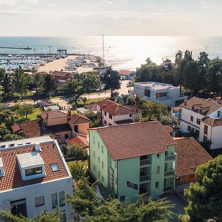 אומאג Andrea House With Apartments מראה חיצוני תמונה