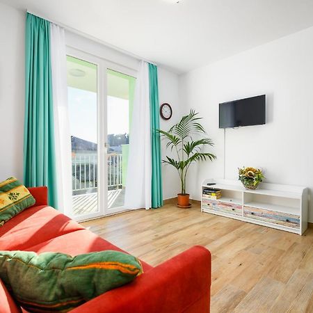 אומאג Andrea House With Apartments מראה חיצוני תמונה