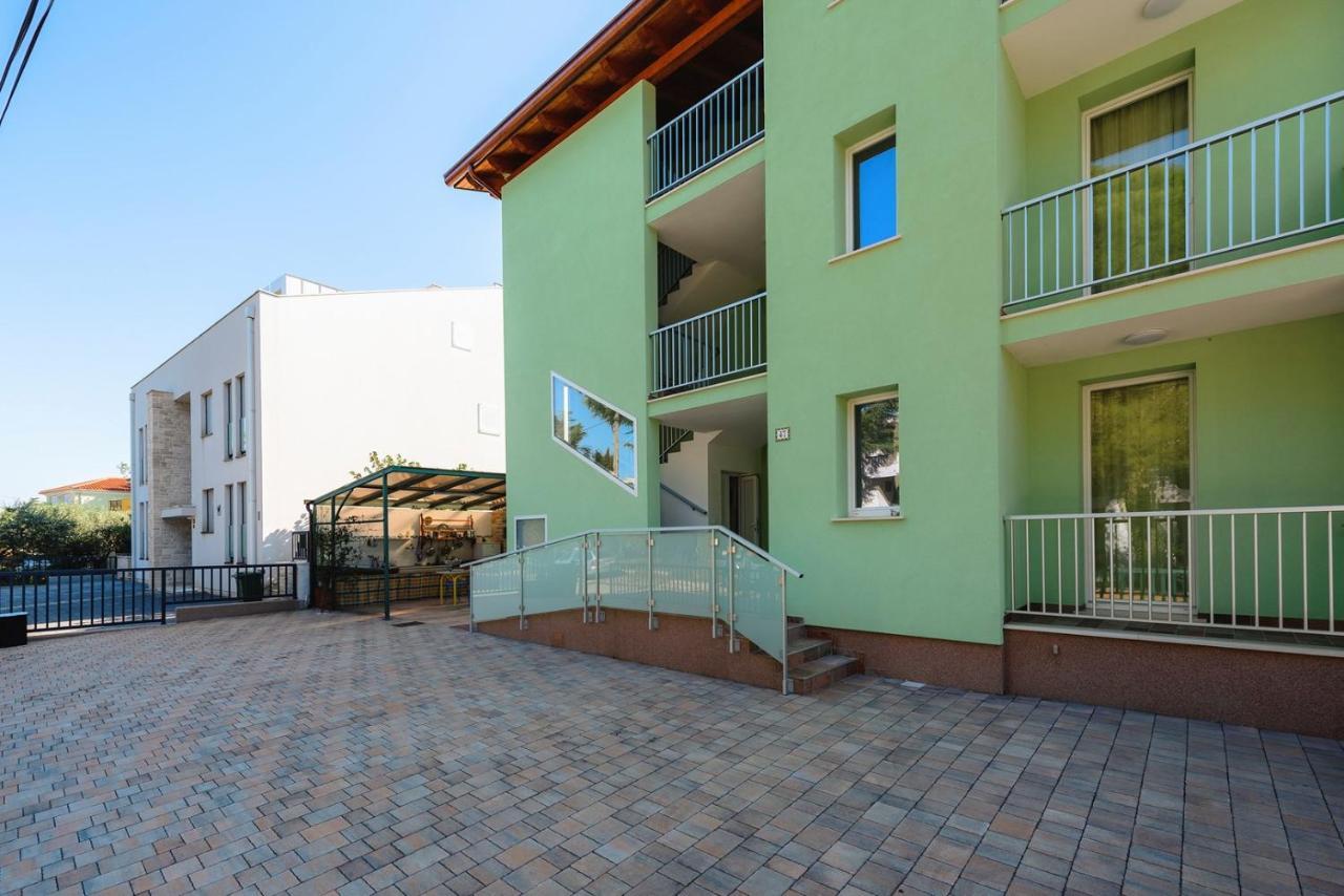 אומאג Andrea House With Apartments מראה חיצוני תמונה