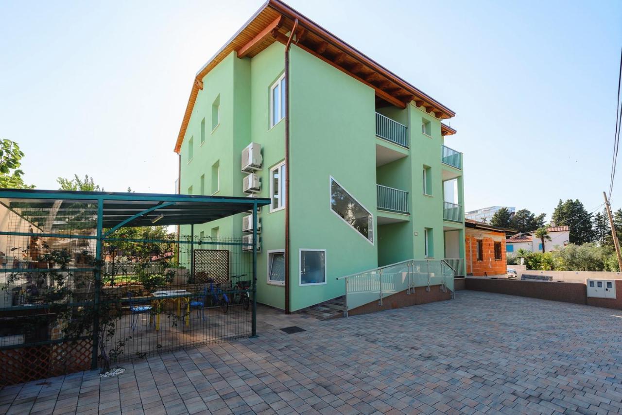 אומאג Andrea House With Apartments מראה חיצוני תמונה