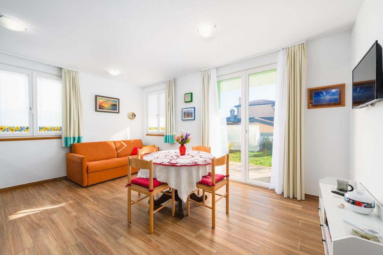 אומאג Andrea House With Apartments מראה חיצוני תמונה
