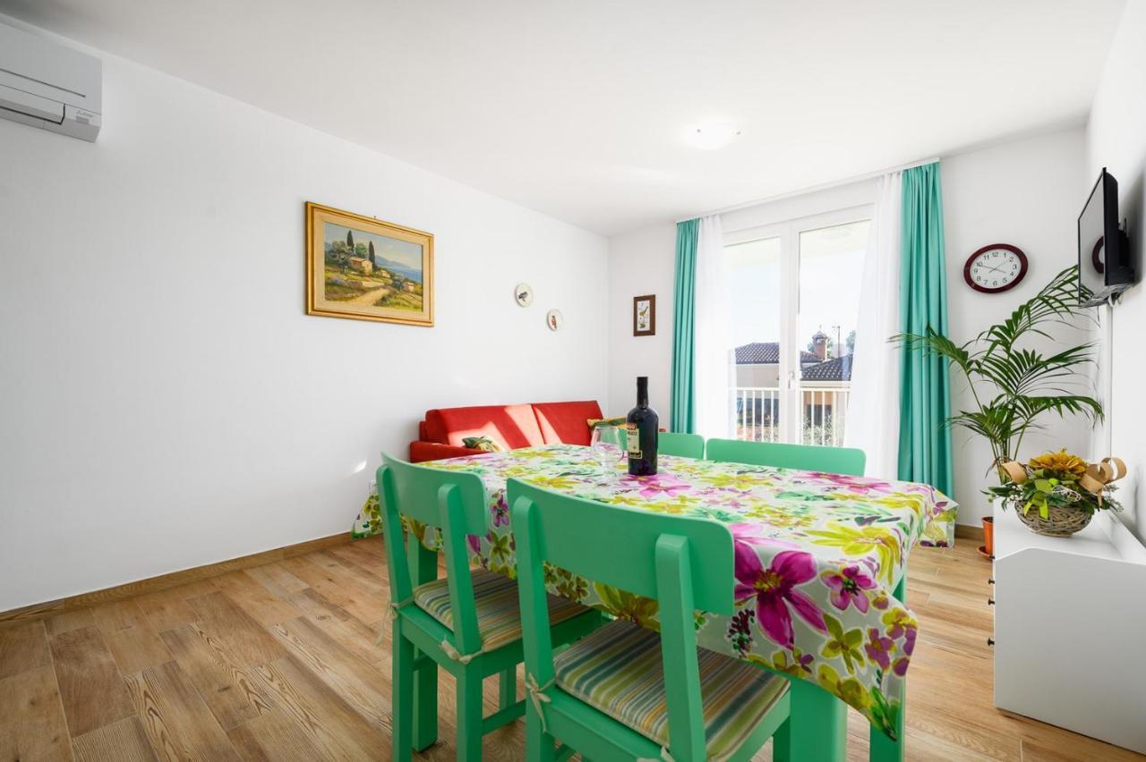 אומאג Andrea House With Apartments מראה חיצוני תמונה
