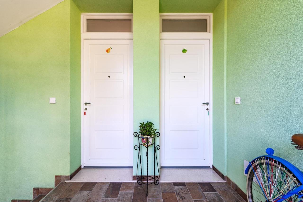 אומאג Andrea House With Apartments מראה חיצוני תמונה