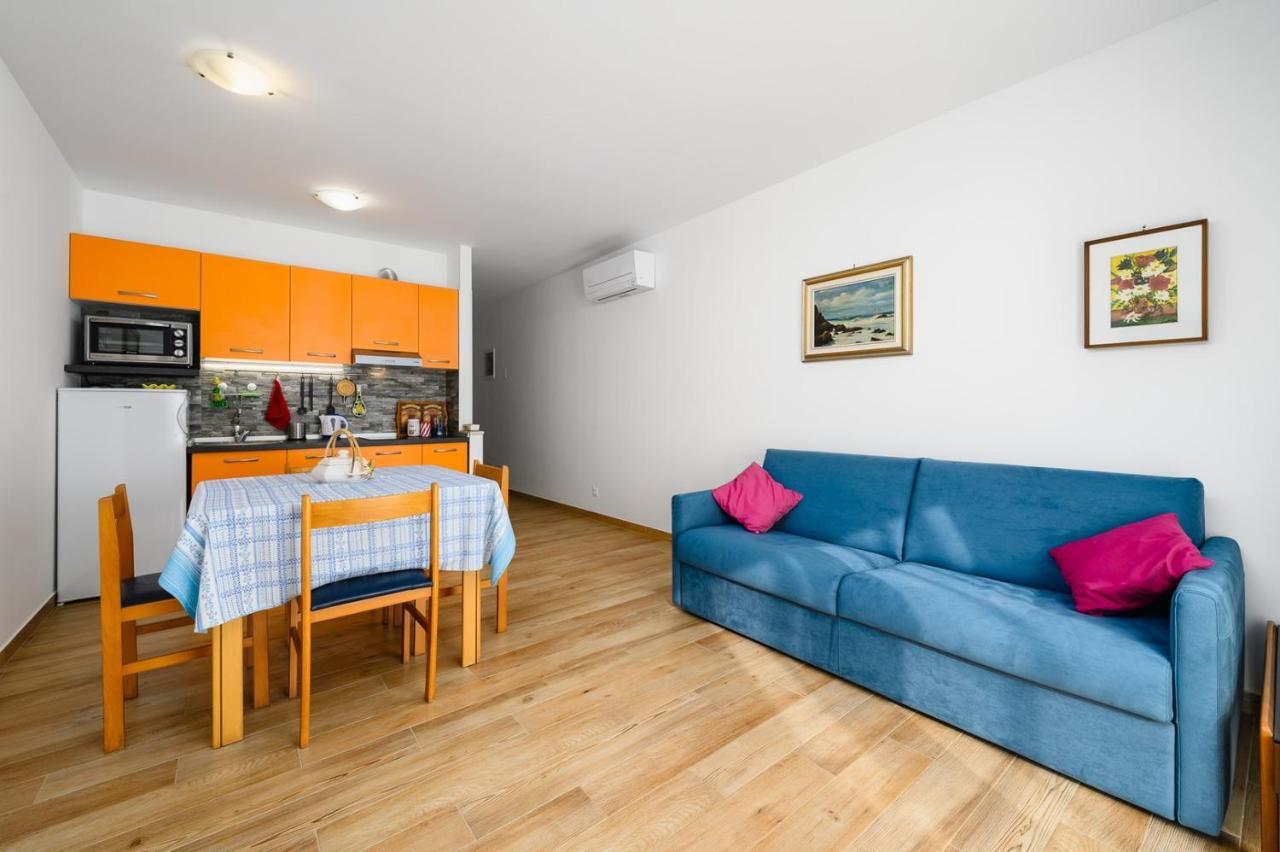 אומאג Andrea House With Apartments מראה חיצוני תמונה