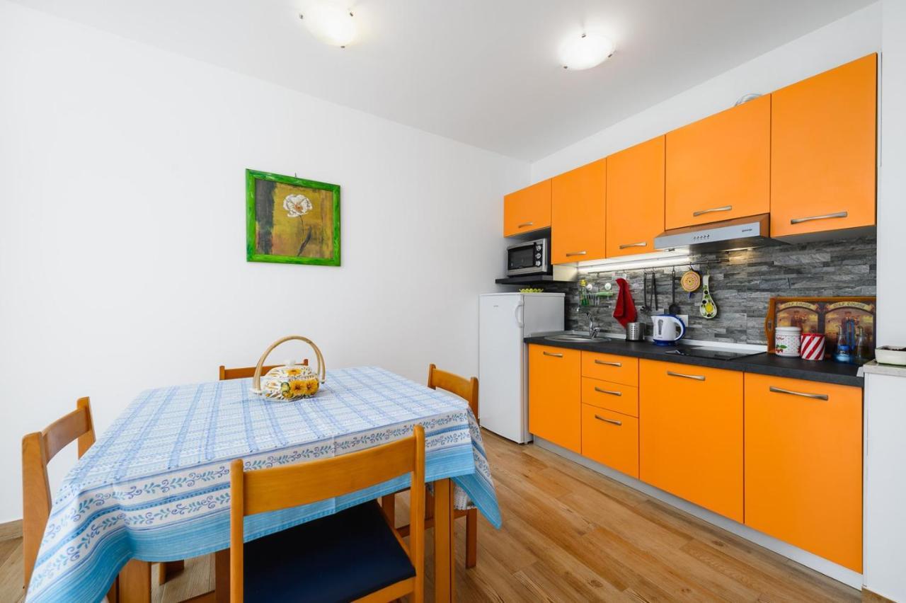 אומאג Andrea House With Apartments מראה חיצוני תמונה