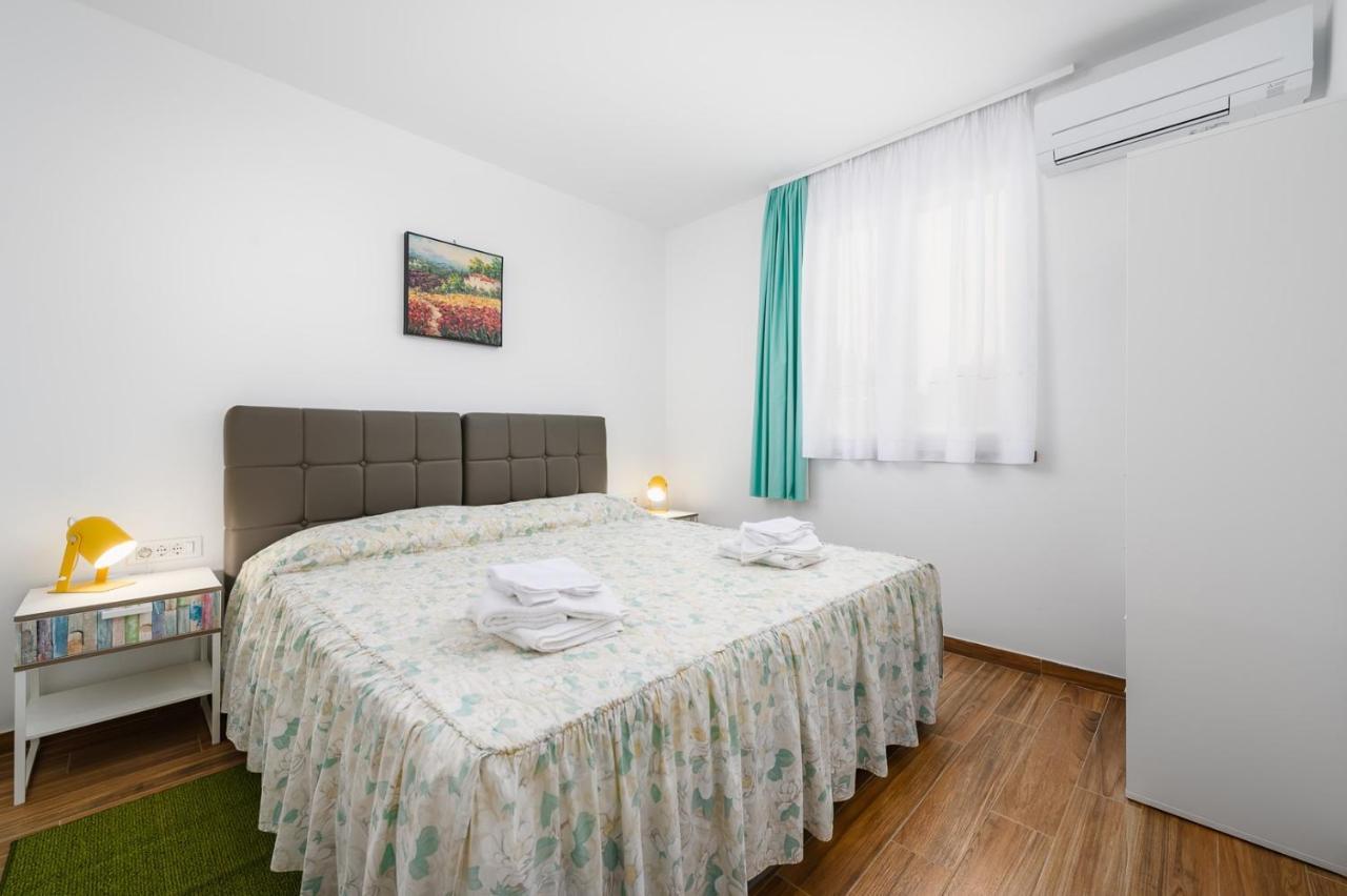 אומאג Andrea House With Apartments מראה חיצוני תמונה