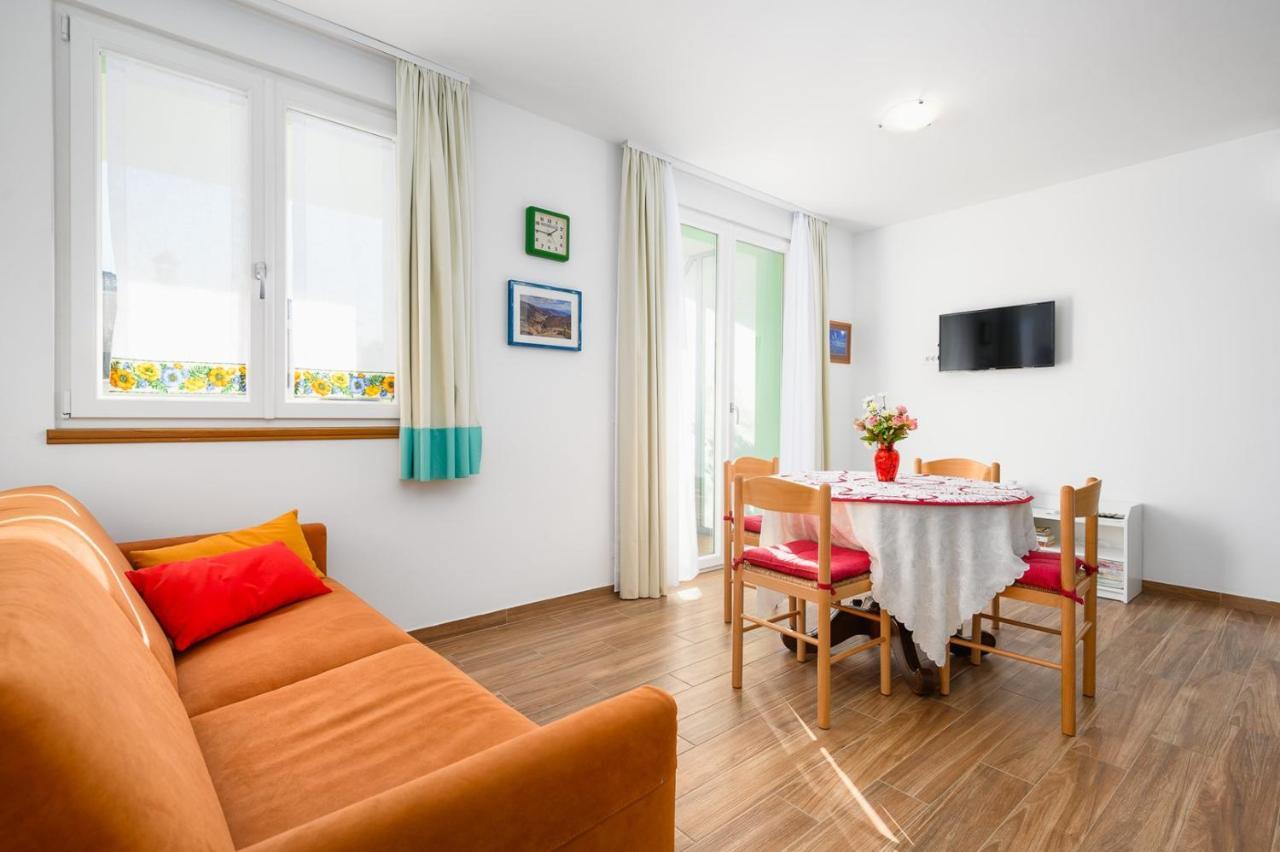 אומאג Andrea House With Apartments מראה חיצוני תמונה