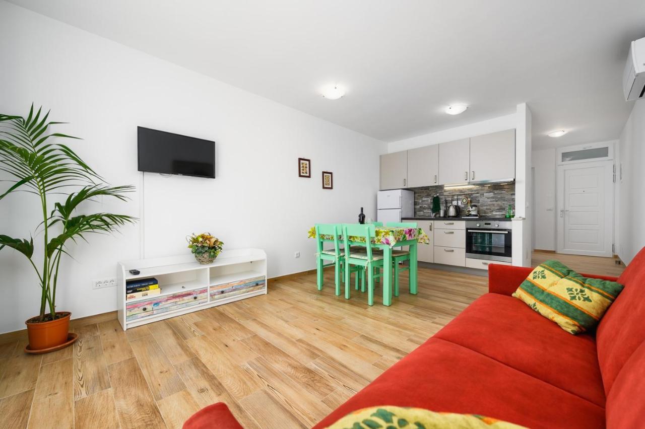 אומאג Andrea House With Apartments מראה חיצוני תמונה