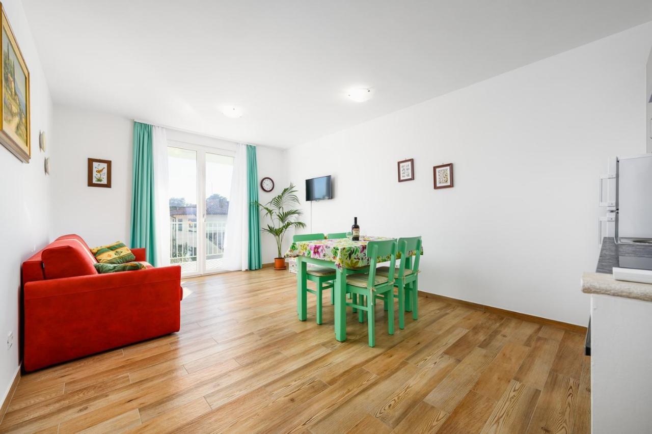 אומאג Andrea House With Apartments מראה חיצוני תמונה
