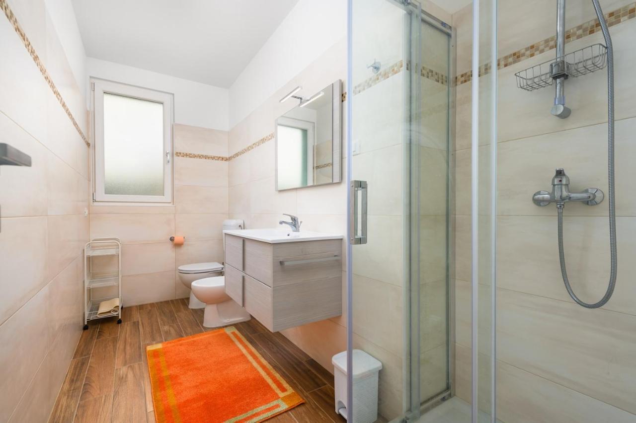 אומאג Andrea House With Apartments מראה חיצוני תמונה