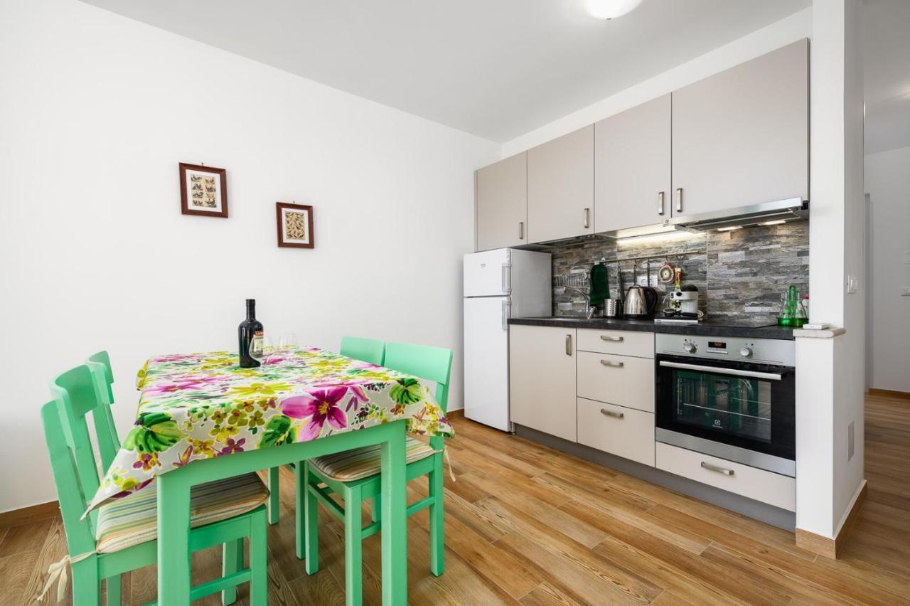 אומאג Andrea House With Apartments מראה חיצוני תמונה
