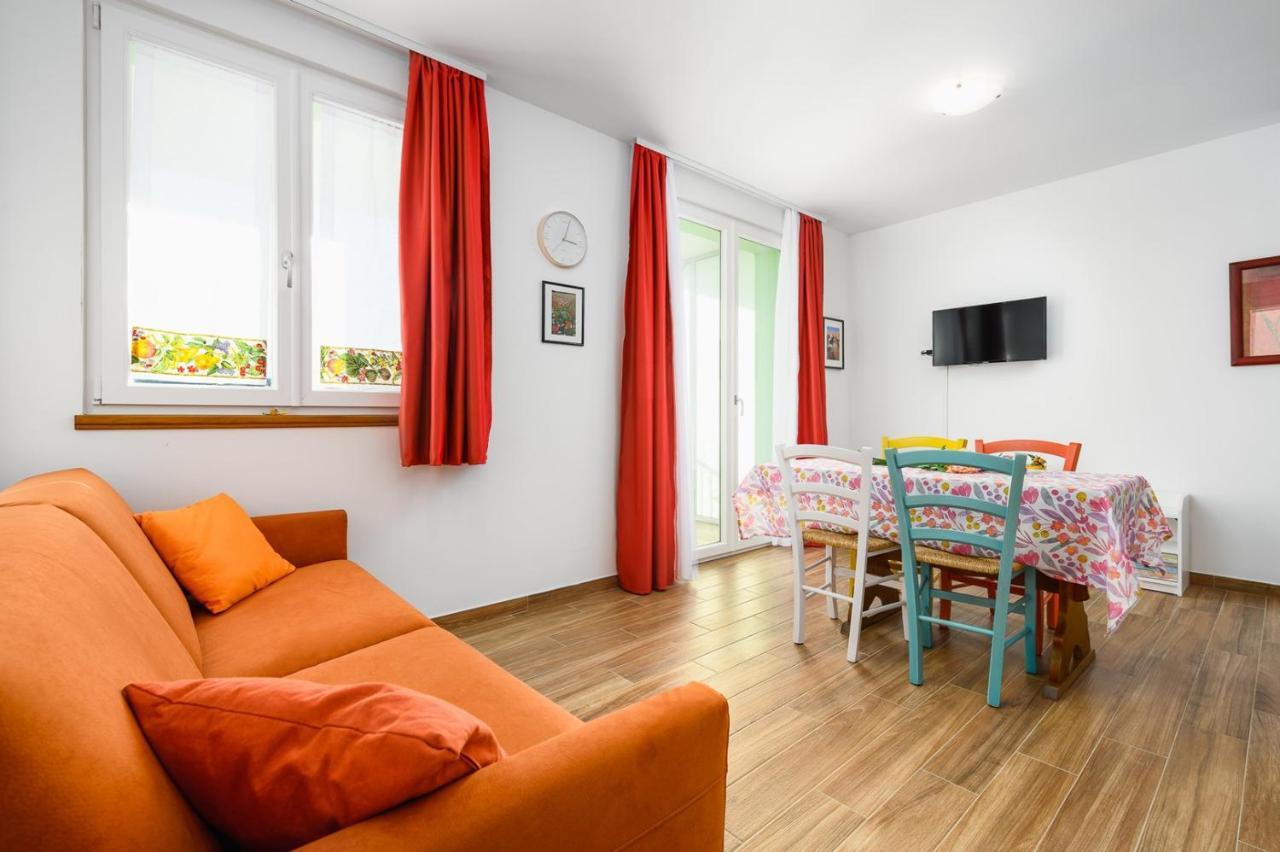 אומאג Andrea House With Apartments מראה חיצוני תמונה