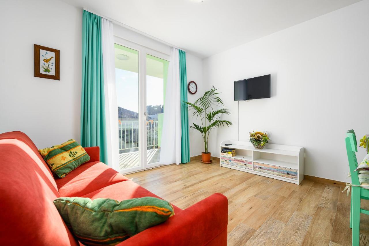 אומאג Andrea House With Apartments מראה חיצוני תמונה
